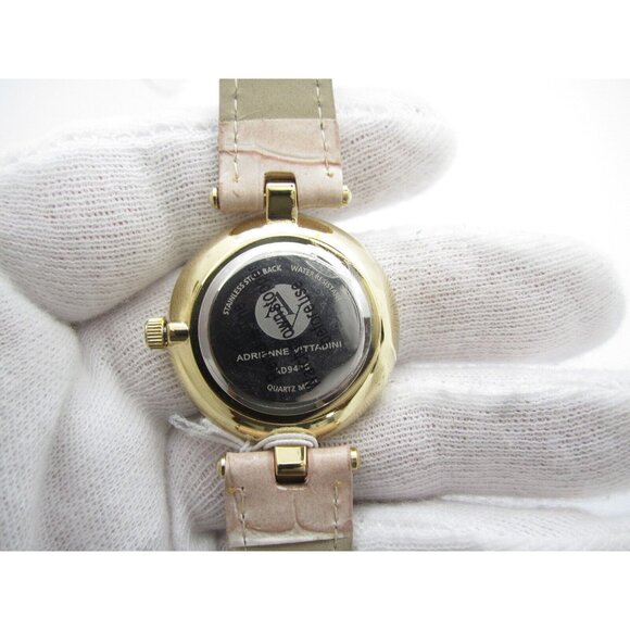 Elegant Gold and Pink Watch - Picture 3 of 8